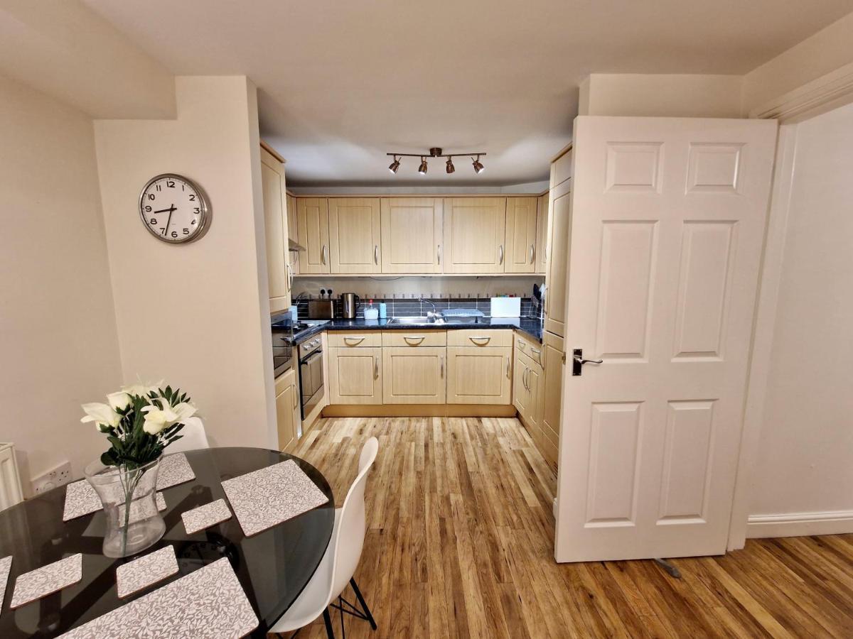 Apartamento Stunning Luxury Serviced Next To Centre With Free Parking - Contractors & Relocators