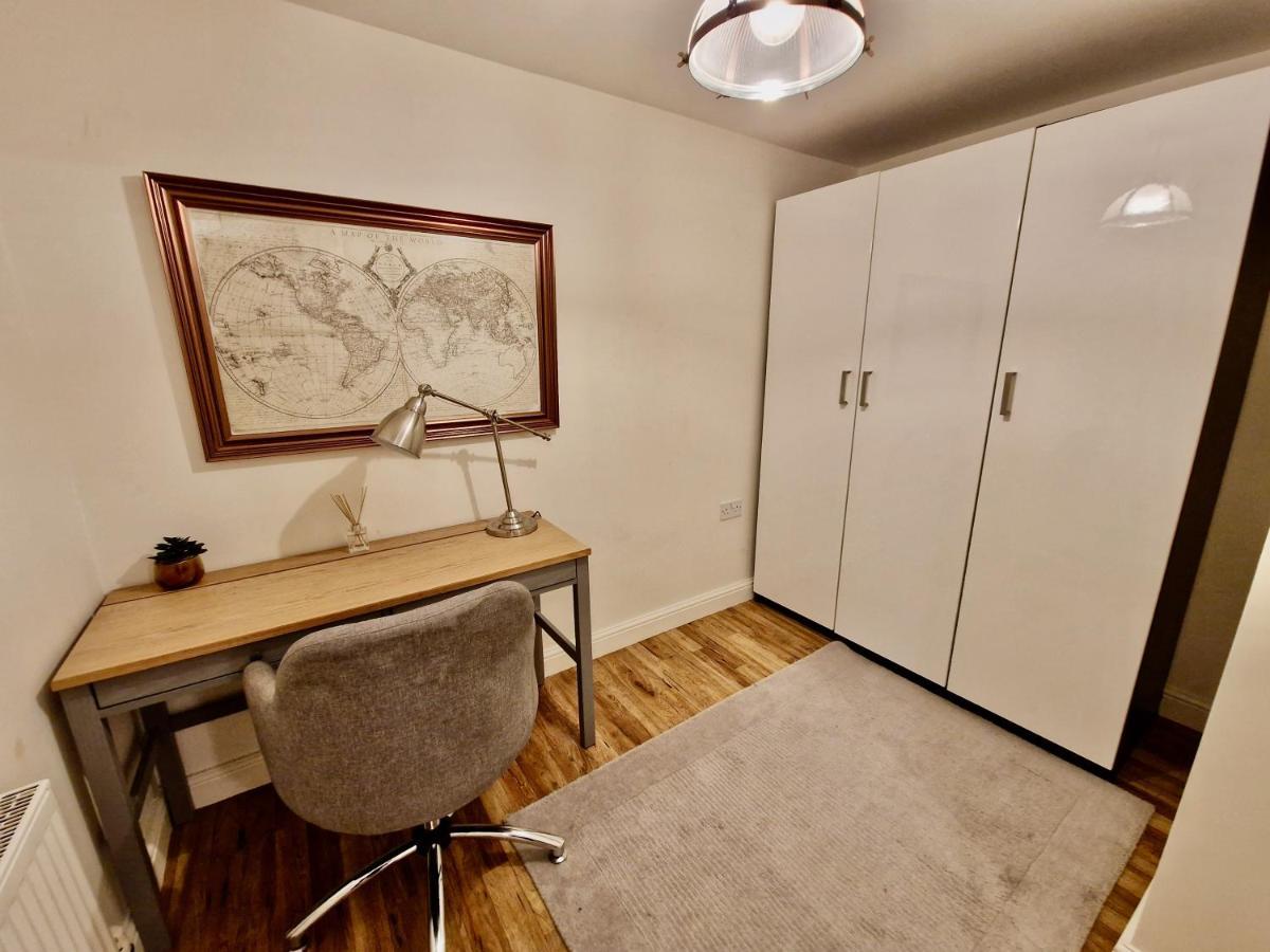 Stunning Luxury Serviced Next To Centre With Free Parking - Contractors & Relocators Coventry