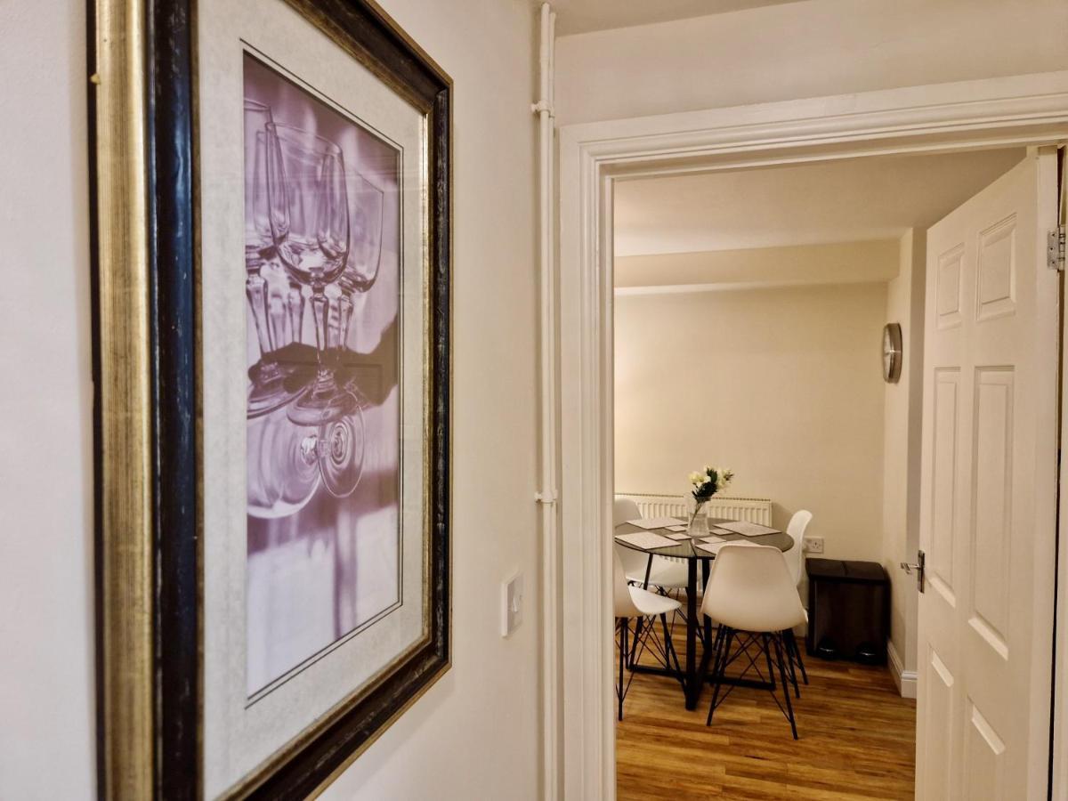 Stunning Luxury Serviced Next To Centre With Free Parking - Contractors & Relocators *