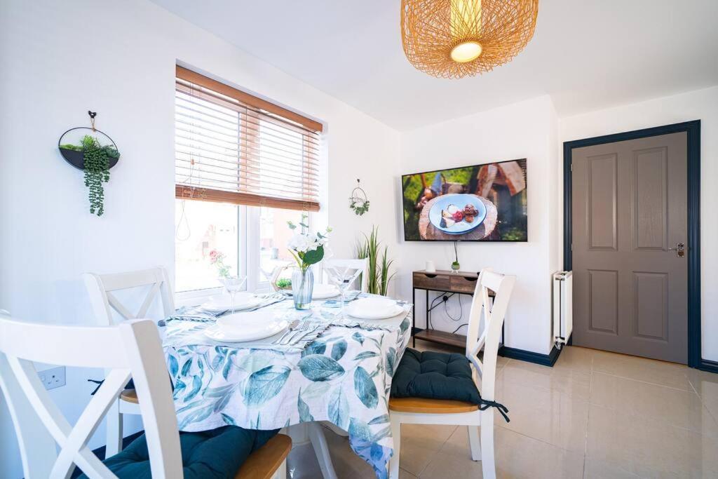 Luxury Detached House With Free Parking, Fast Wifi And Smart Tv With Netflix By Yoko * Coventry