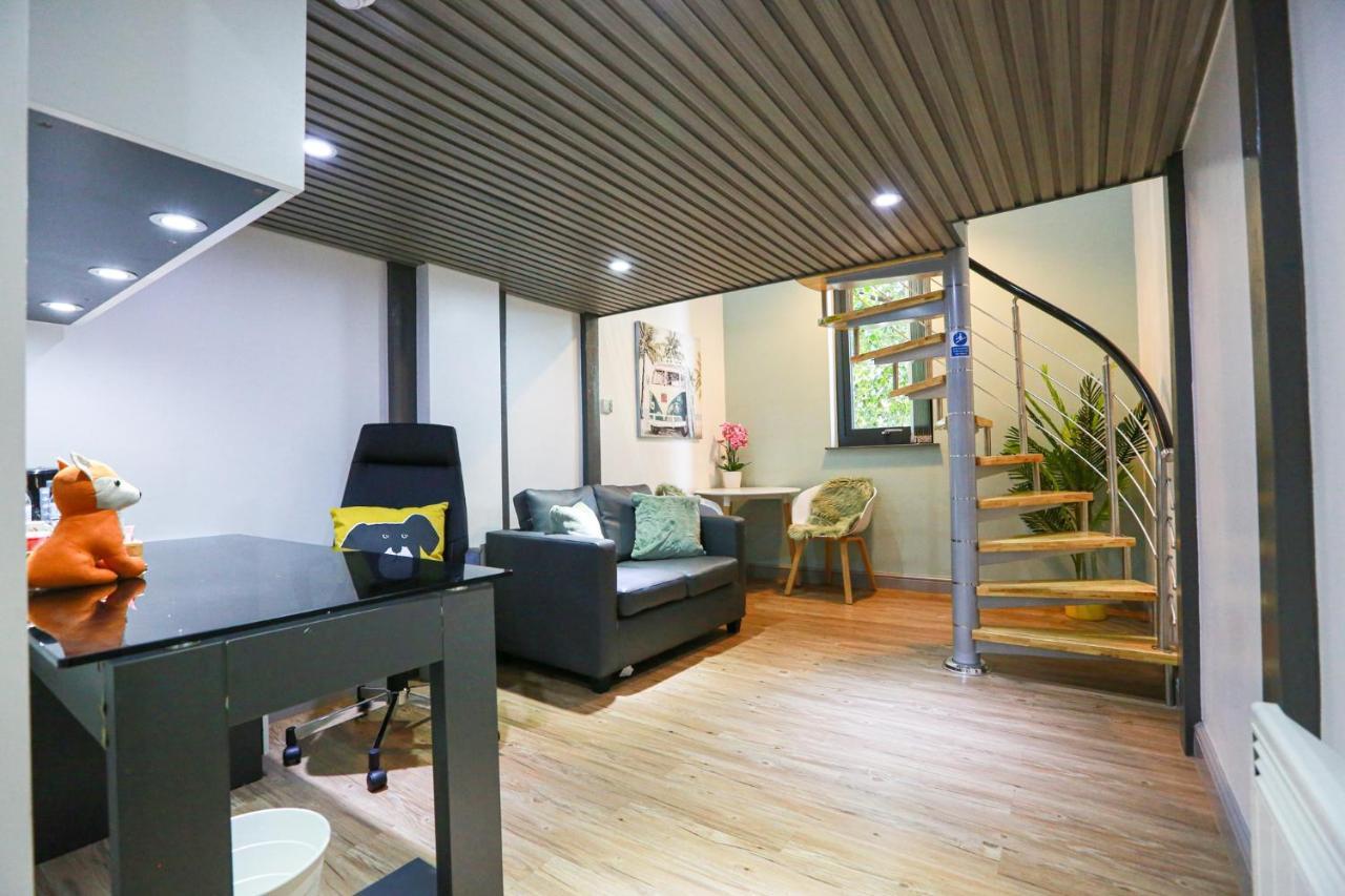 A104 Bright Modern Loft Coventry