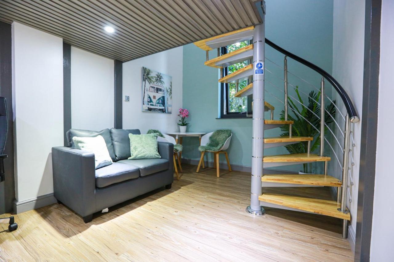 A104 Bright Modern Loft Coventry
