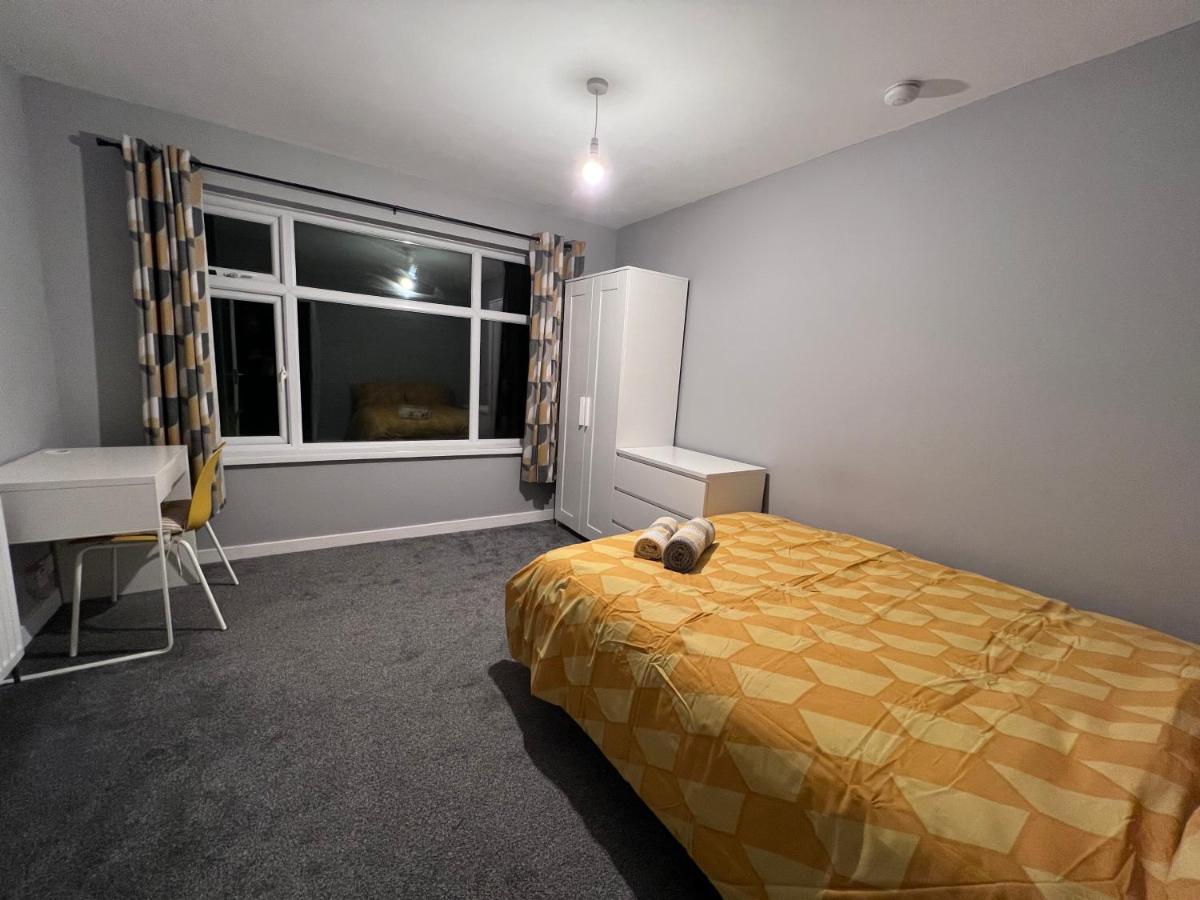 Guest house Modern Close To Warwick Coventry