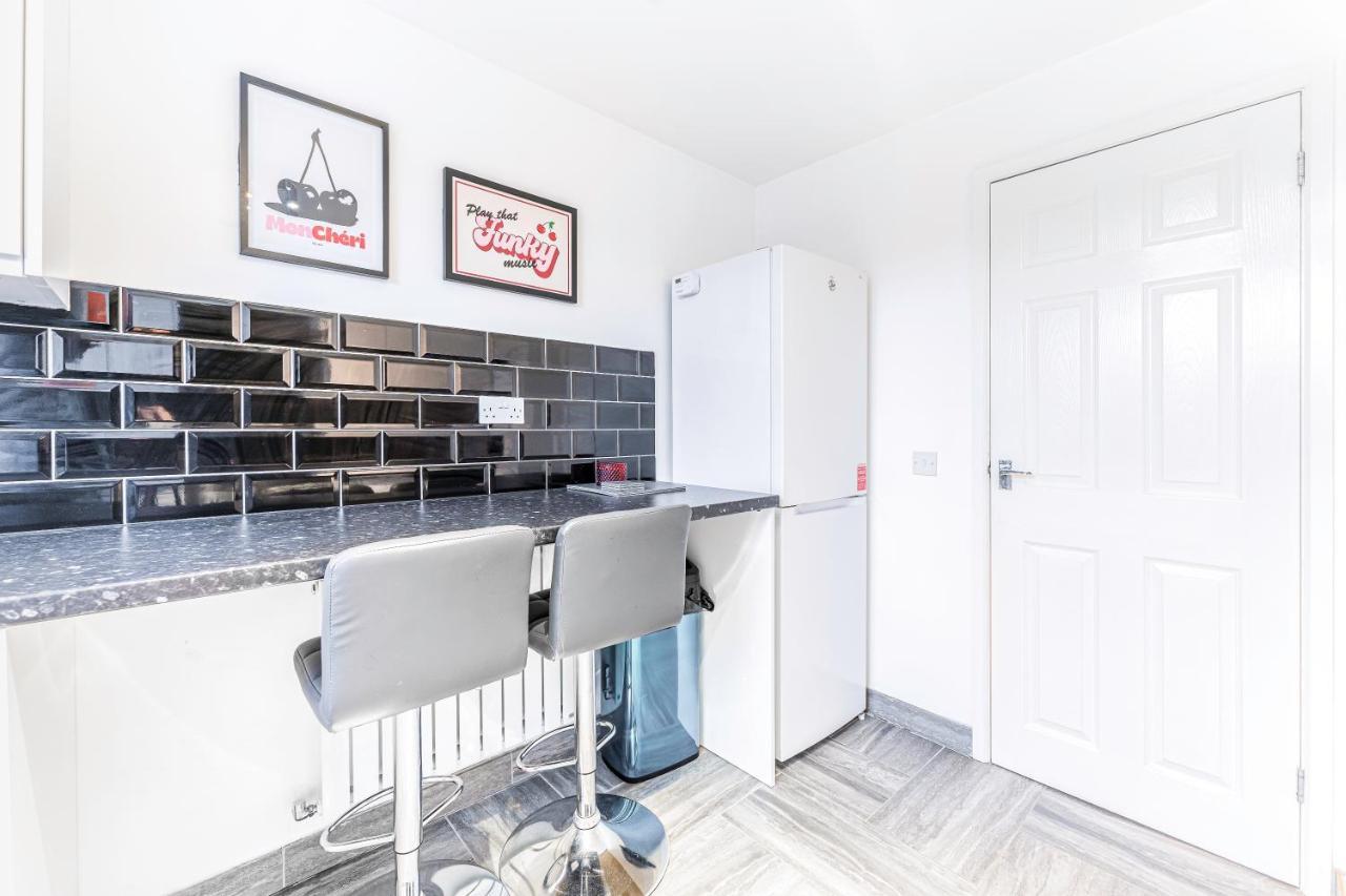 Luxury Hideaway, Centre,parking,netflix Sleeps 3 Apartment