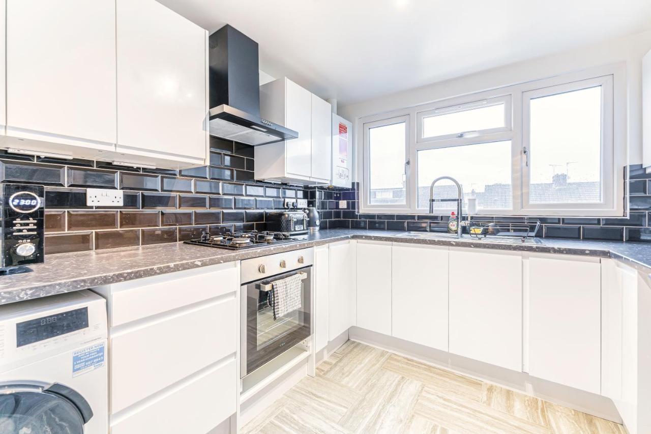 Luxury Hideaway, Centre,parking,netflix Sleeps 3 Apartment