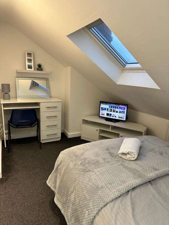 Lovely Town House 5 *