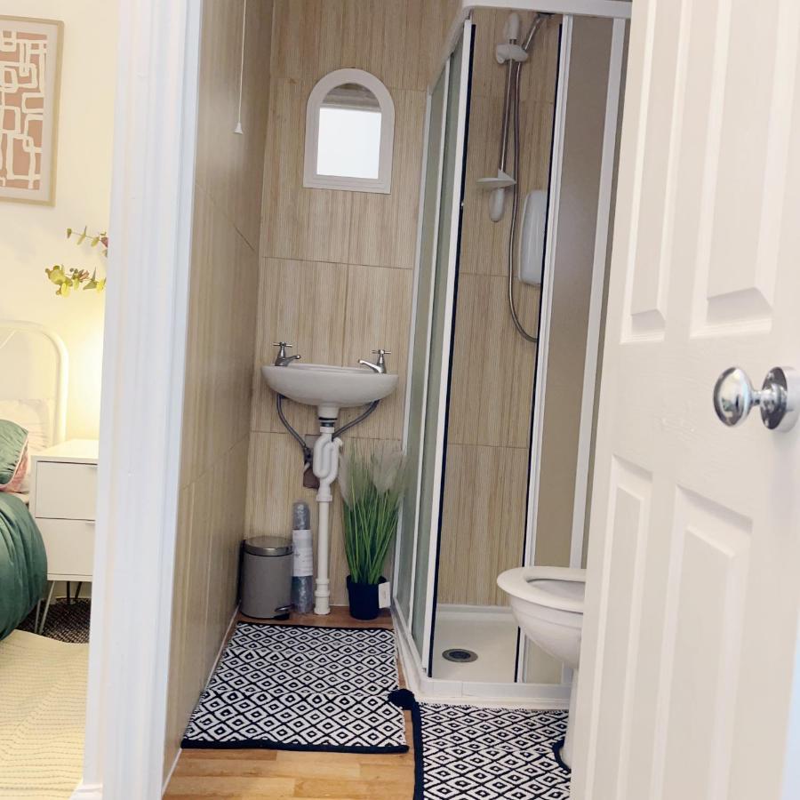 Monk's Private En-suite Cv1