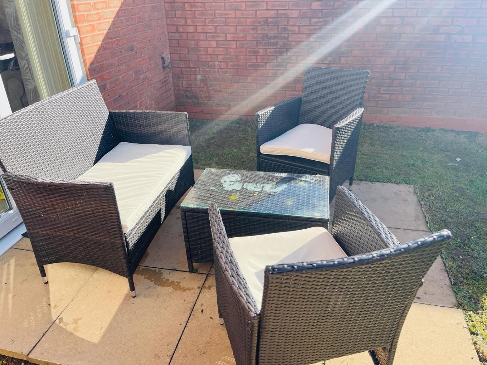 Holiday home 3 Bedroom Affordable Family Detached House - Business Contractors, Midlands Location - Private Garden,free Car Park,tv- Netflix And Free Wifi