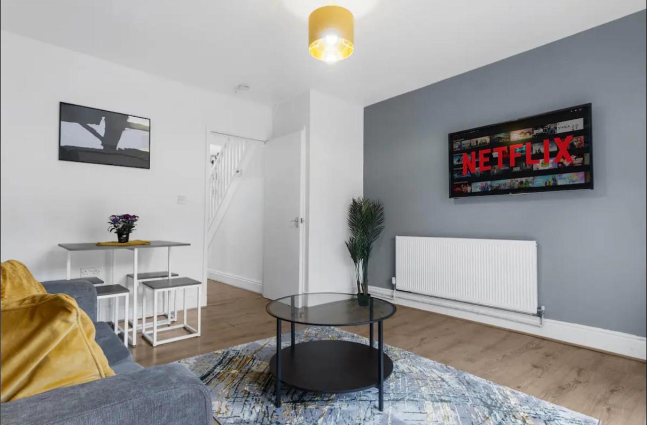 Cosy 3 Bedrooms House With A Driveway Close To Town Centre And University * Coventry
