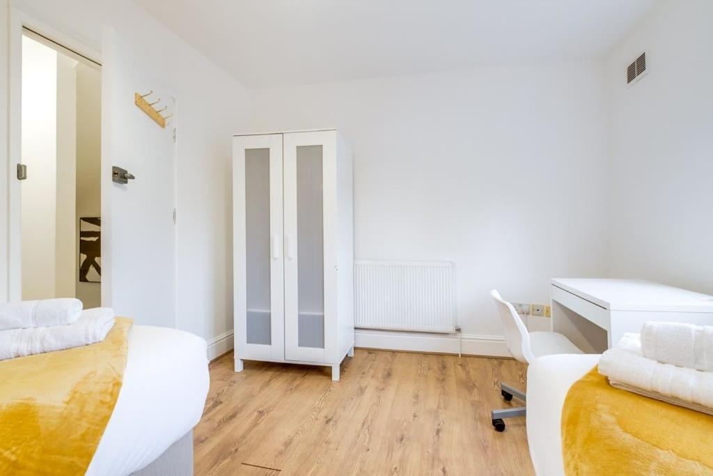 Holiday home Cosy 3 Bedrooms House With A Driveway Close To Town Centre And University Coventry