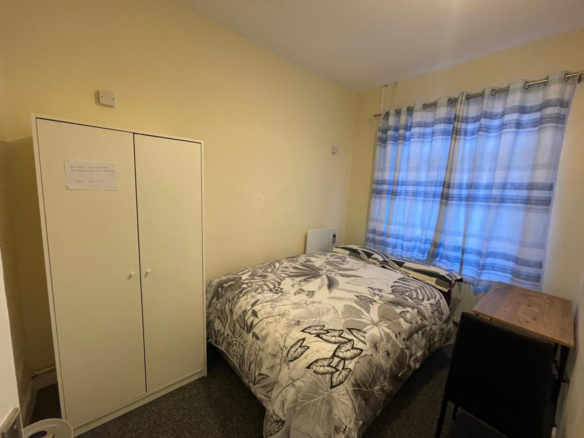 Guest house Private Double Near Centre, With Free Parking/wifi Coventry