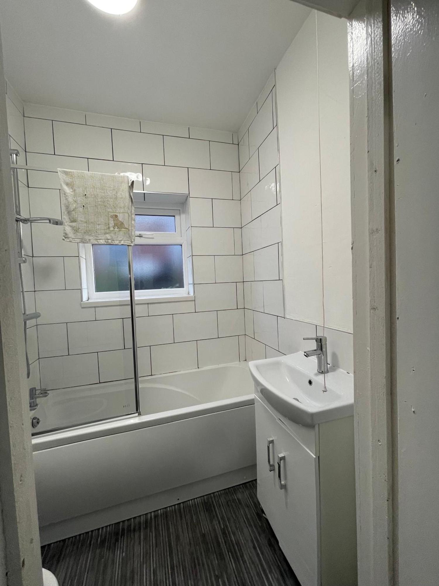 Private Double Near Centre, With Free Parking/wifi