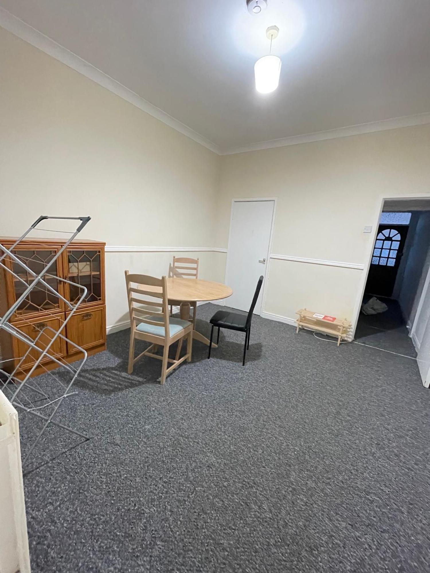 Private Double Near Centre, With Free Parking/wifi * Coventry