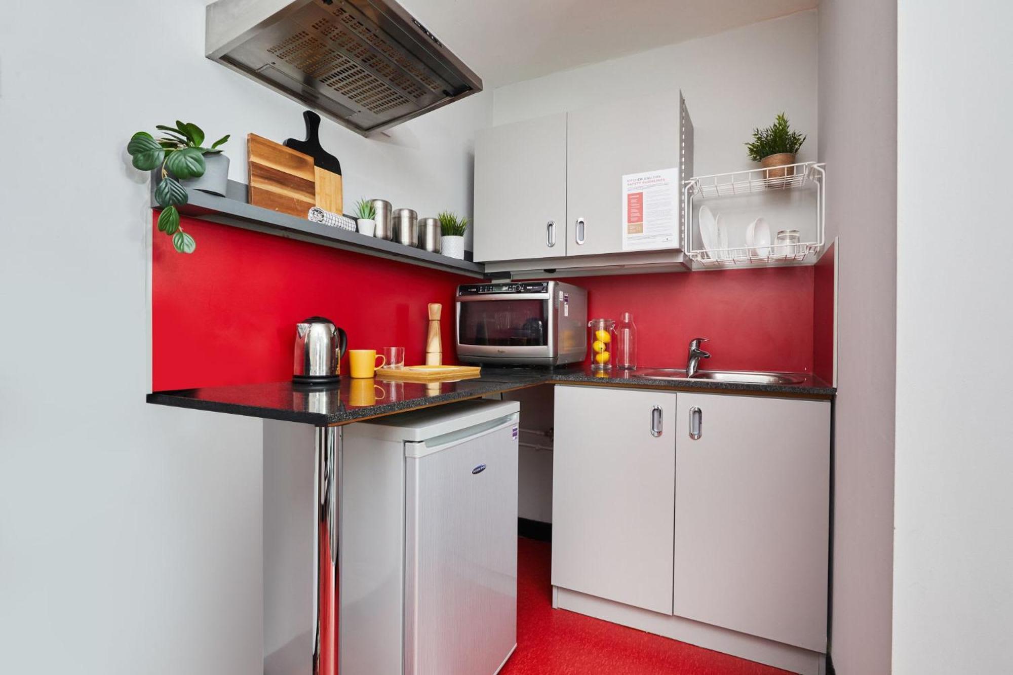 Modern And Comfy At Corporation Village In Apartment *