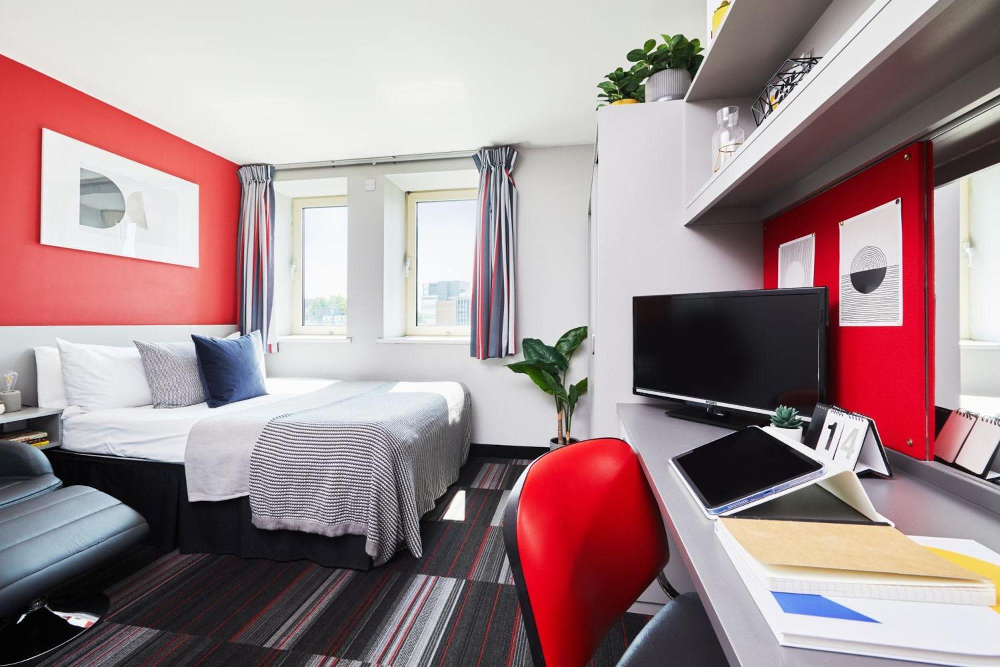 Modern And Comfy At Corporation Village In Apartment