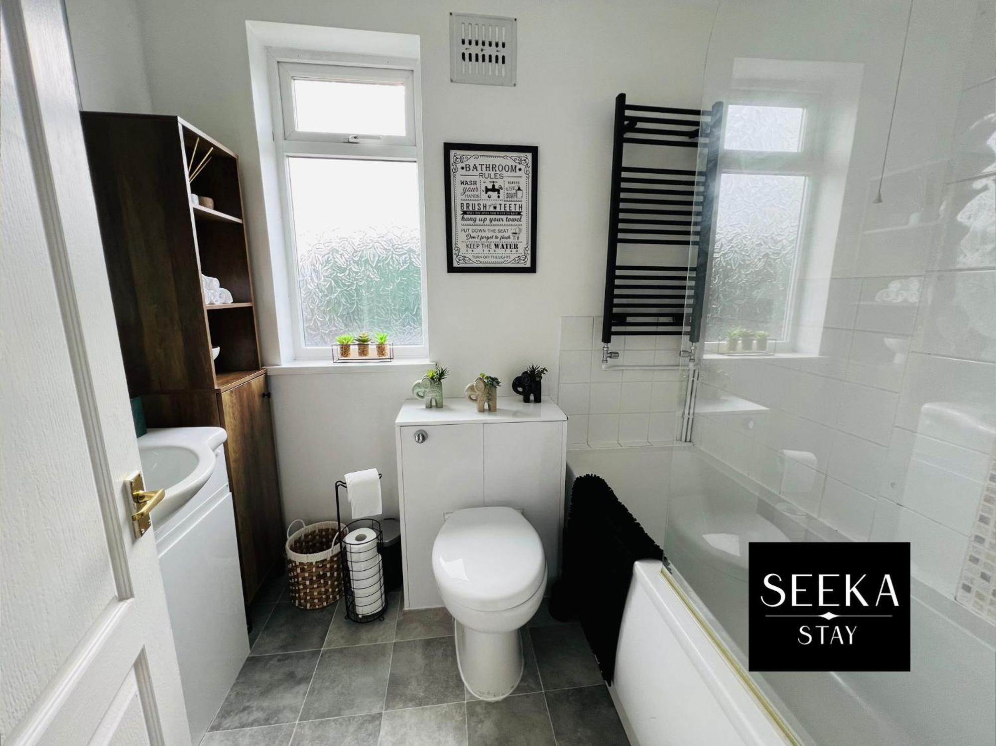 Cosy 2-bedroom House, Walking Distance Cbs, Ideal For Contractors-business