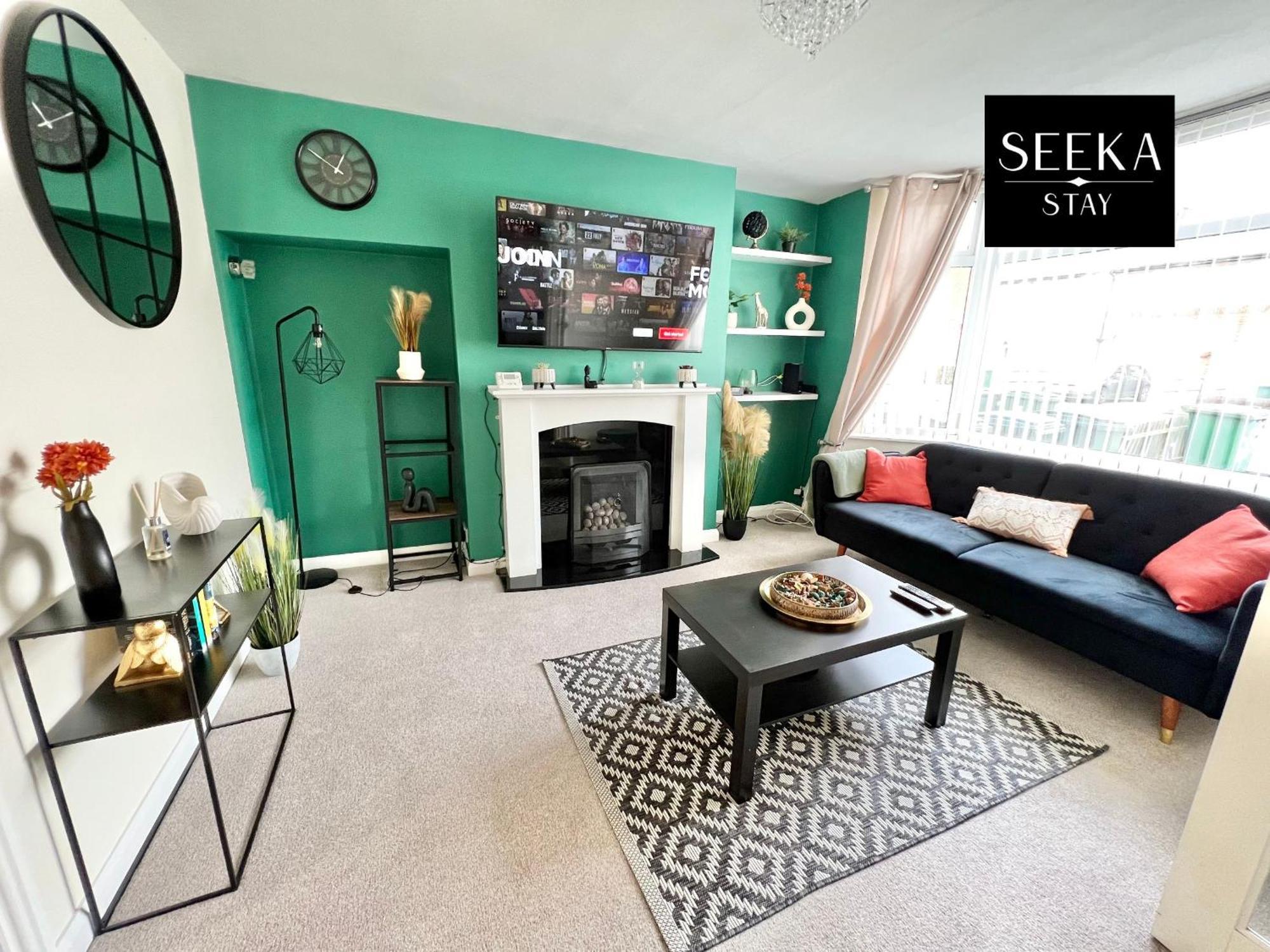 Cosy 2-bedroom House, Walking Distance Cbs, Ideal For Contractors-business Casa de férias