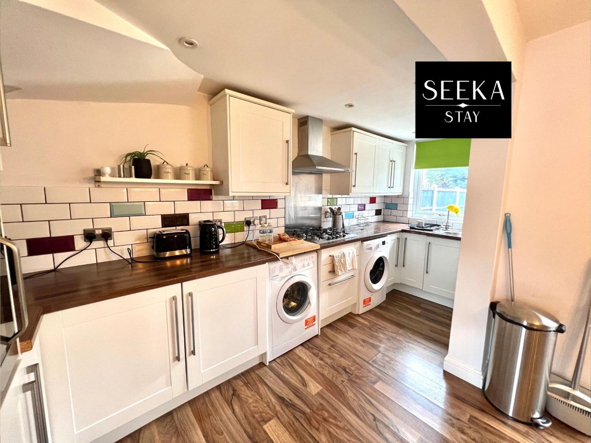 Cosy 2-bedroom House, Walking Distance Cbs, Ideal For Contractors-business