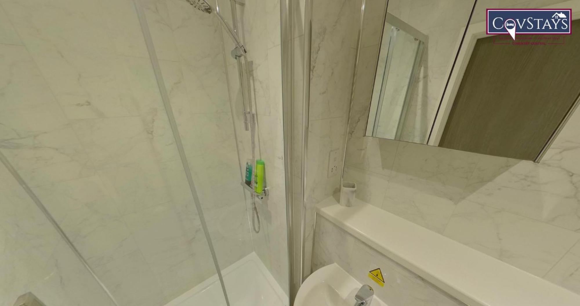 Signature House - Contemporary In Centre, Free Parking, By Covstays