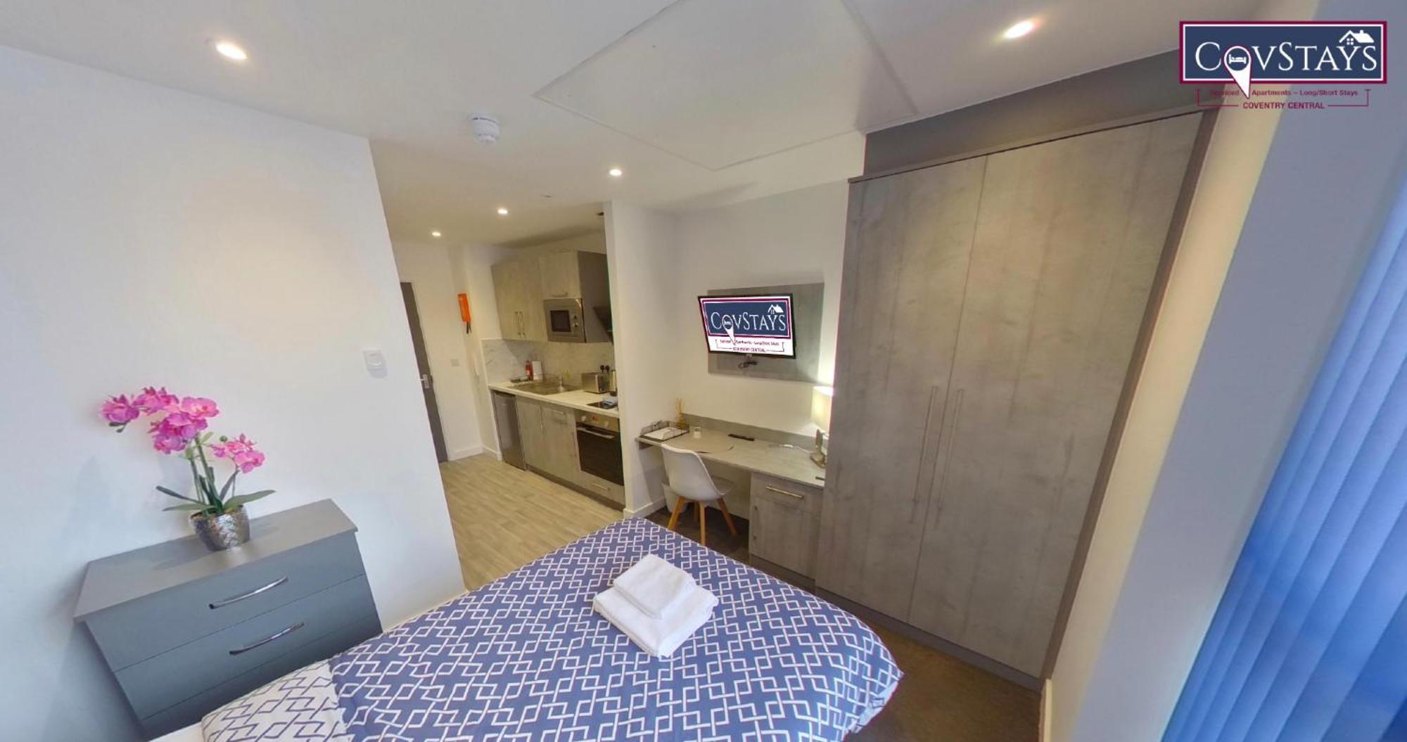 Signature House - Contemporary In Centre, Free Parking, By Covstays Coventry