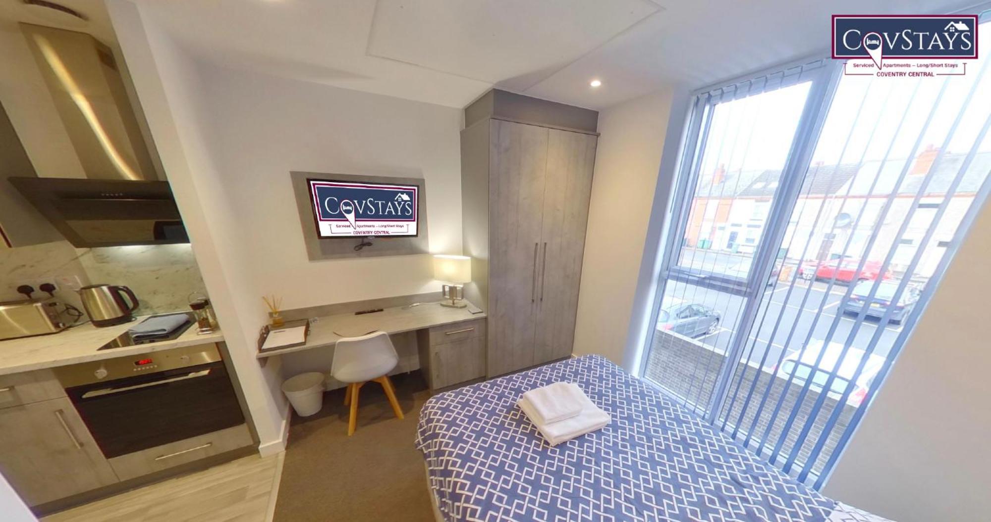 Signature House - Contemporary In Centre, Free Parking, By Covstays *