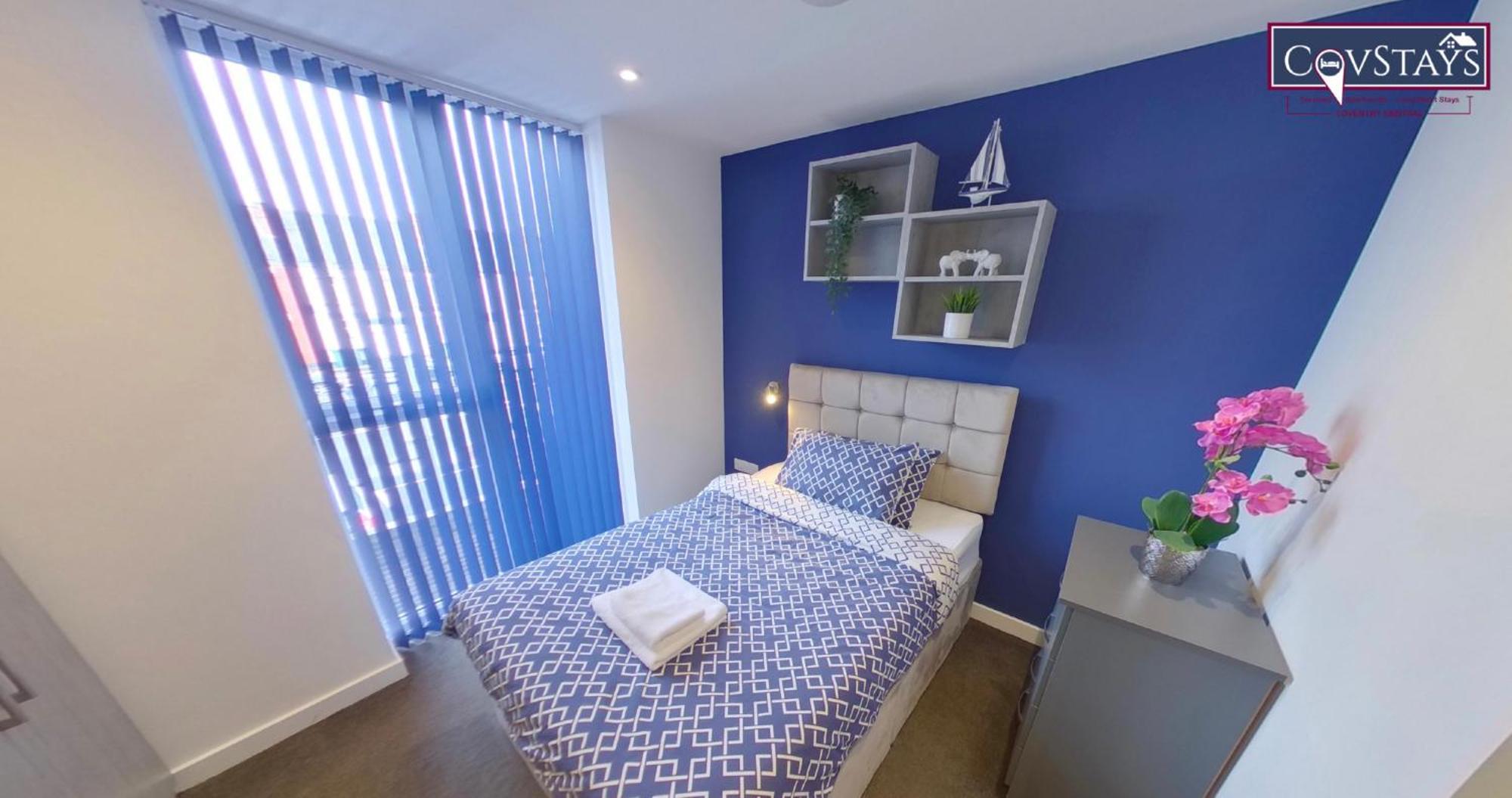 Signature House - Contemporary In Centre, Free Parking, By Covstays *
