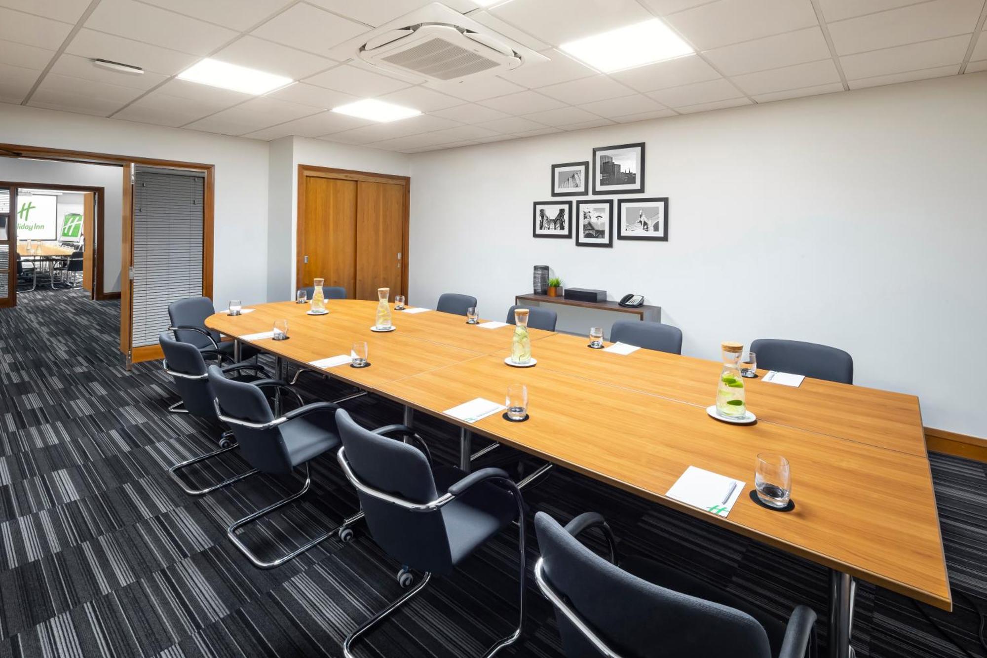 Hotel M6, J2 By Ihg 4*