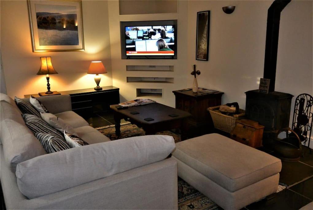 Hillfields Farm Barn - A Rural Equestrian Escape Apartment