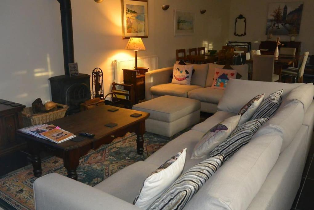 Hillfields Farm Barn - A Rural Equestrian Escape Apartment *