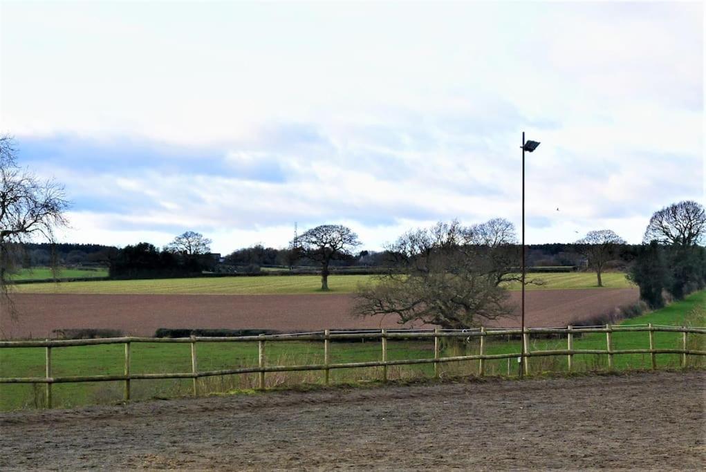 Hillfields Farm Barn - A Rural Equestrian Escape Apartment Coventry
