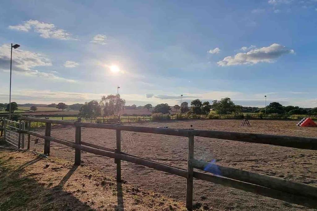 Hillfields Farm Barn - A Rural Equestrian Escape Apartment