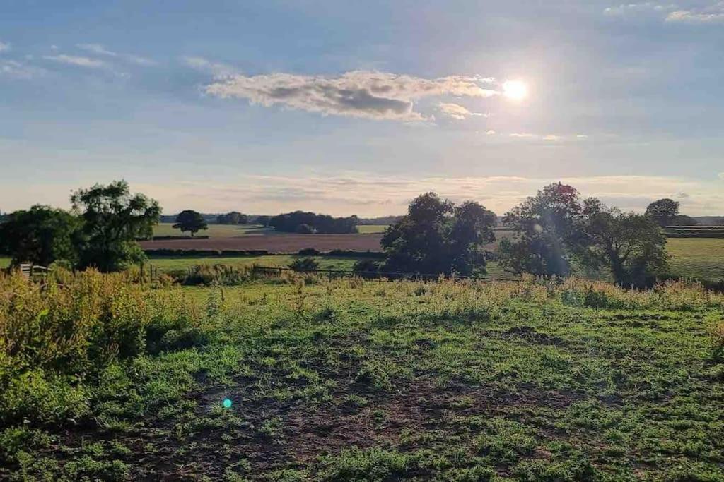Hillfields Farm Barn - A Rural Equestrian Escape Apartment *