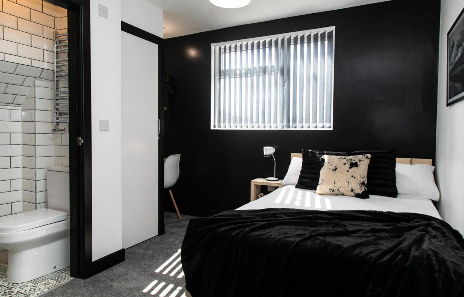 In A Shared House Dean Street Cv2 4fb * Coventry