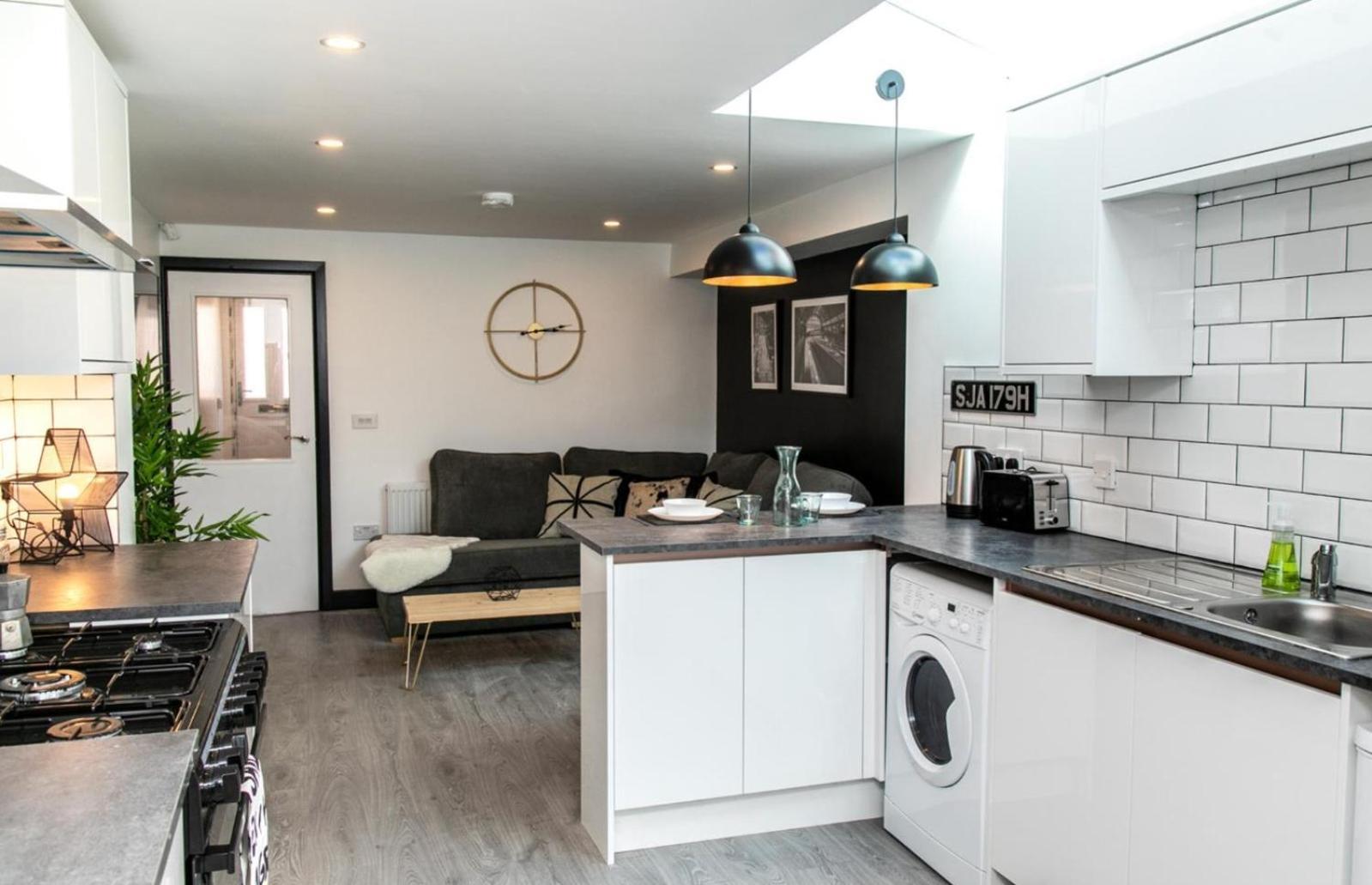 In A Shared House Dean Street Cv2 4fb *
