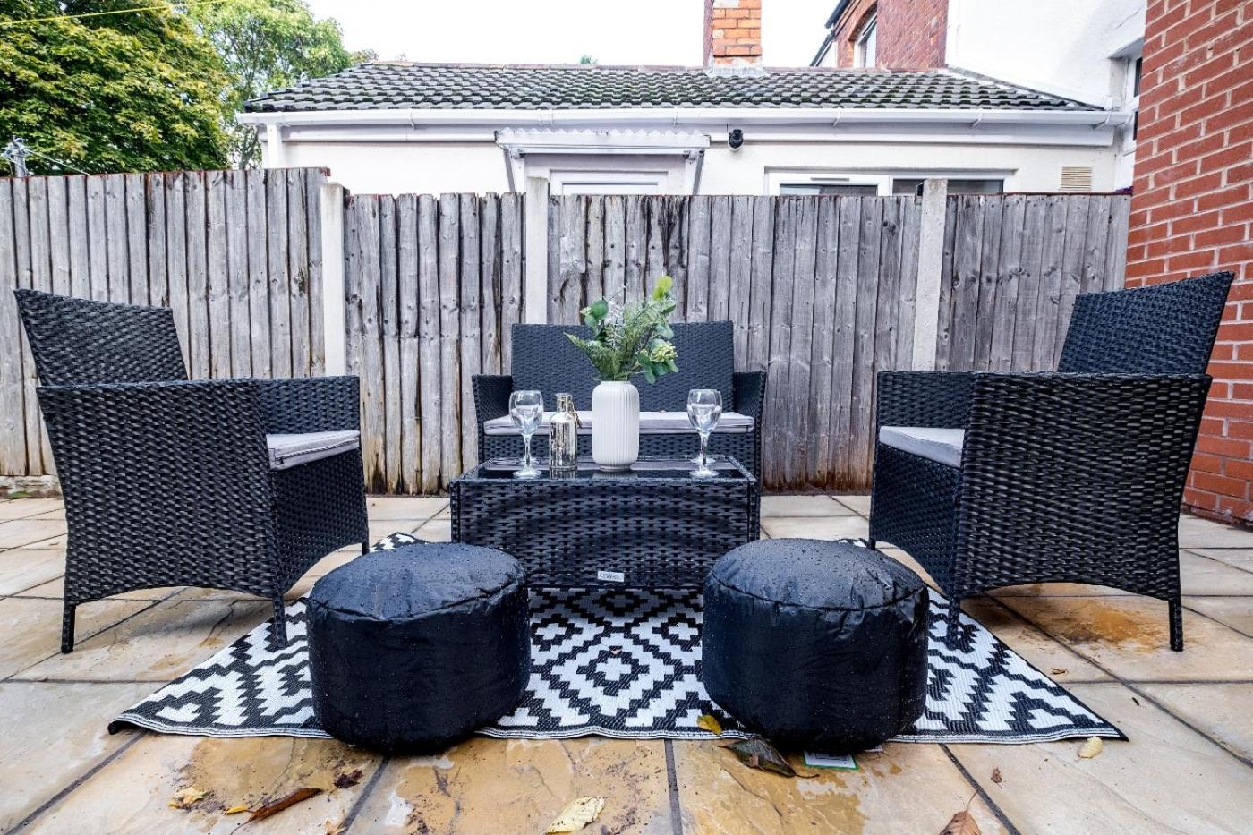 Gem: Walk To Attractions Sleeps 9 Holiday home