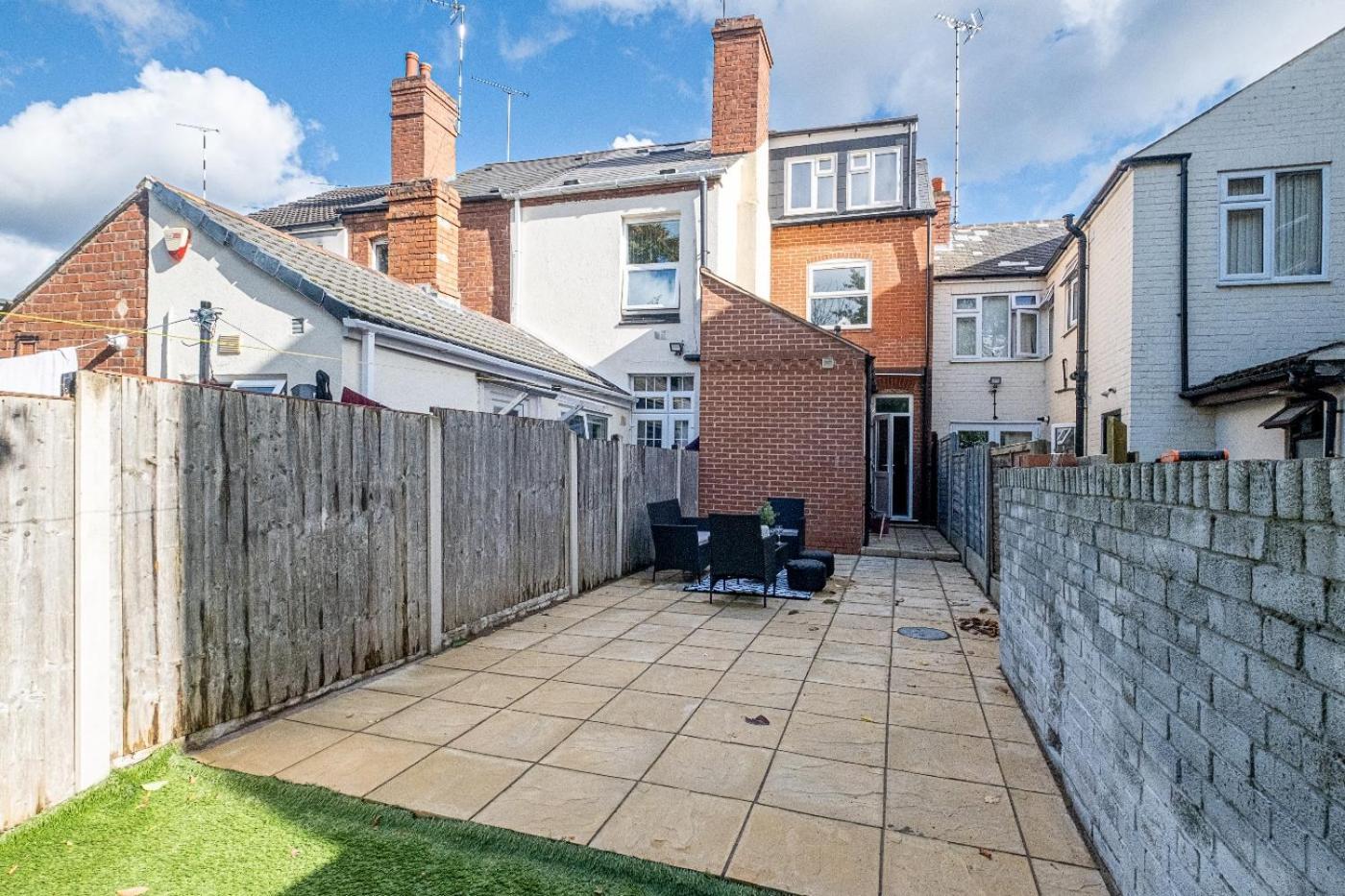 Gem: Walk To Attractions Sleeps 9 Holiday home *