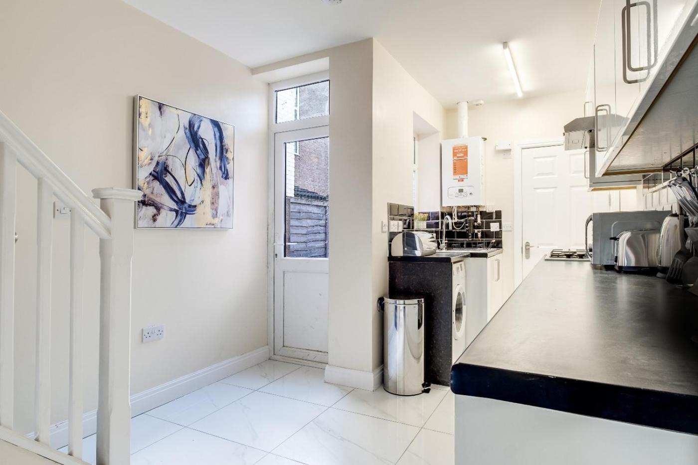 Gem: Walk To Attractions Sleeps 9 Holiday home