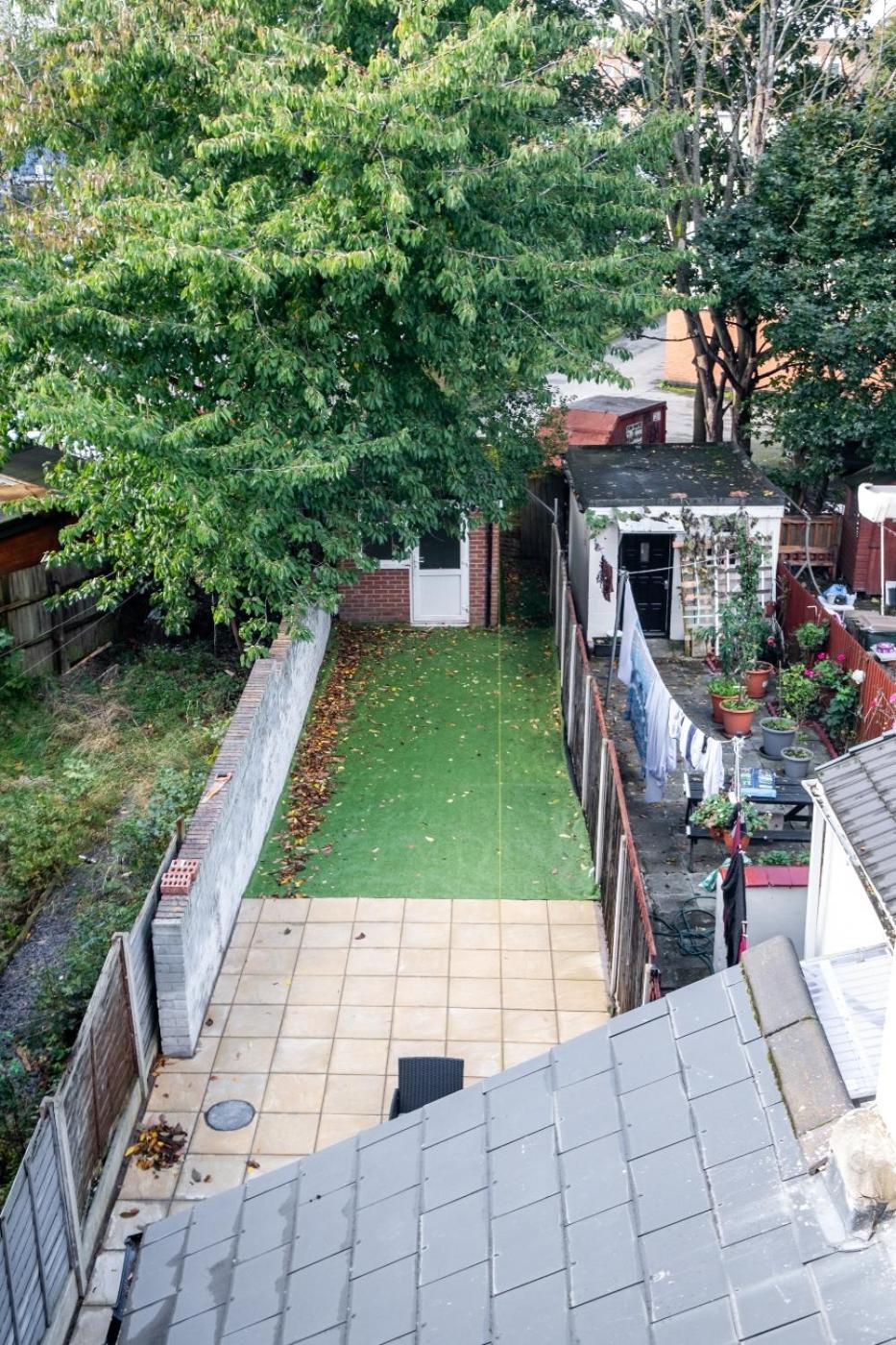 Gem: Walk To Attractions Sleeps 9 Coventry