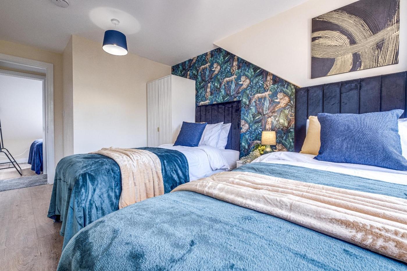 Holiday home Gem: Walk To Attractions Sleeps 9 Coventry