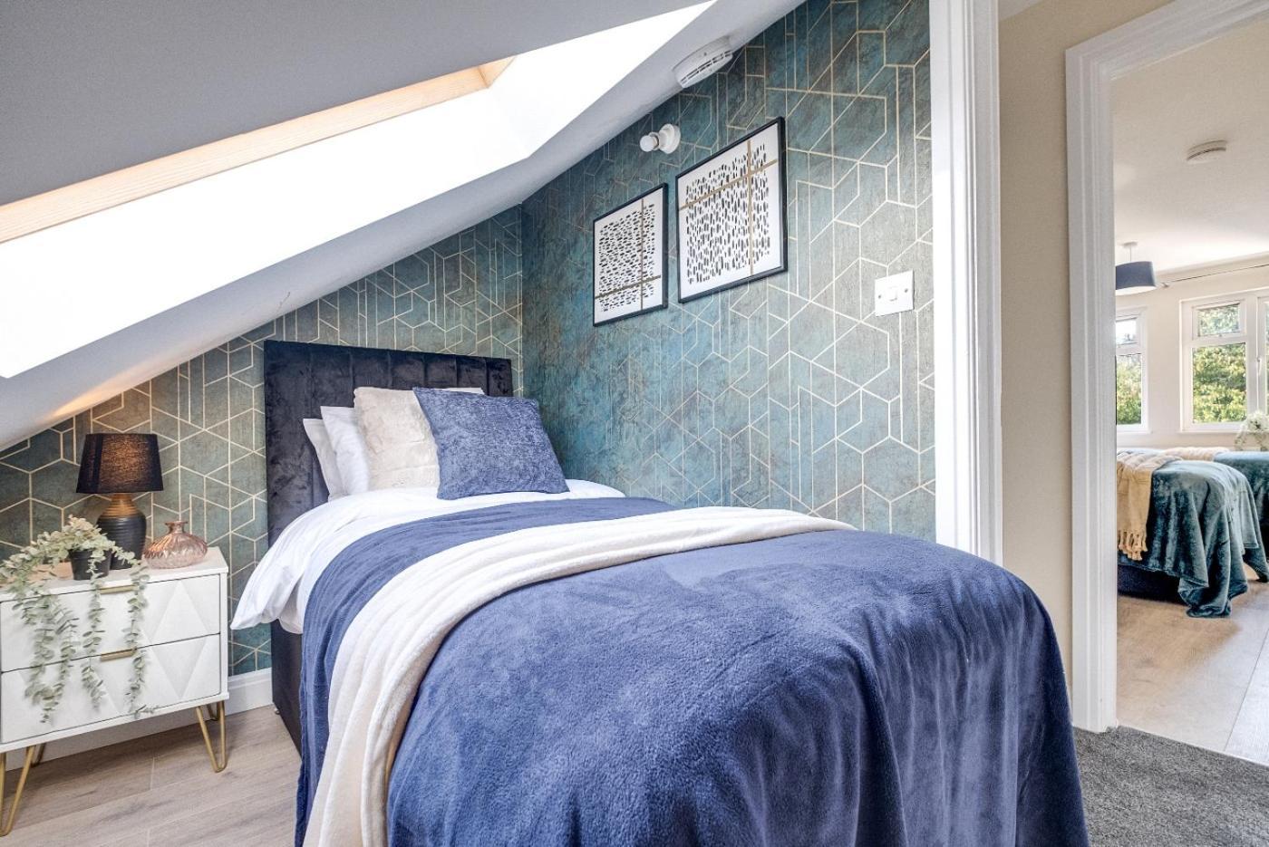 Gem: Walk To Attractions Sleeps 9 *