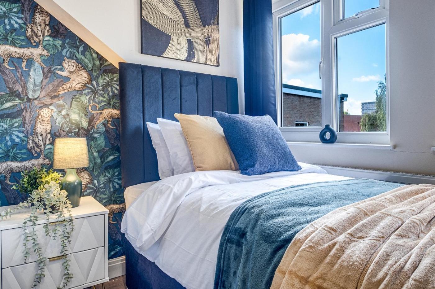 Gem: Walk To Attractions Sleeps 9 *