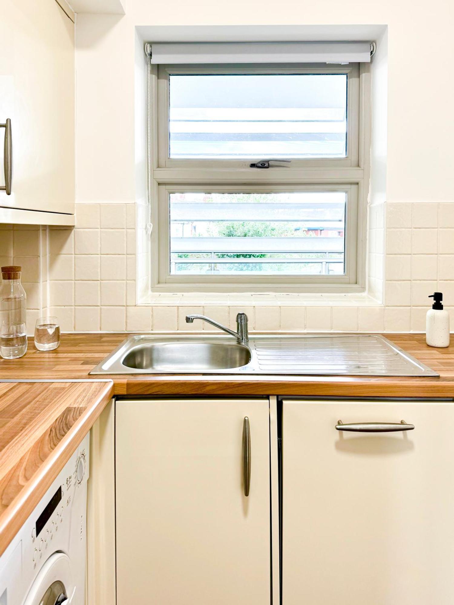 Quantum Modern 2 Bedroom With Free Parking *