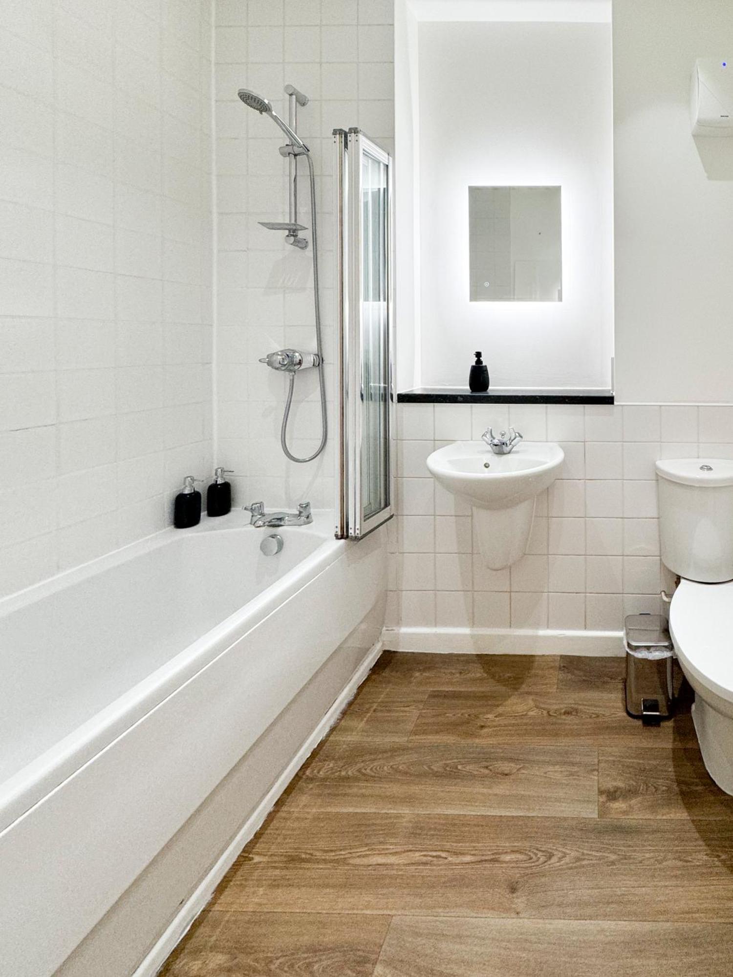 Quantum Modern 2 Bedroom With Free Parking