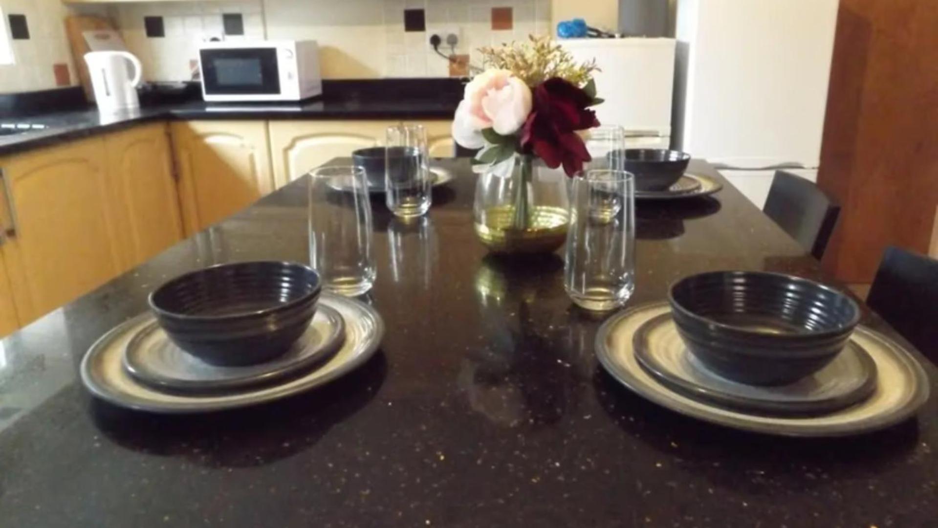 In Guest - Spacious Double In Coventry