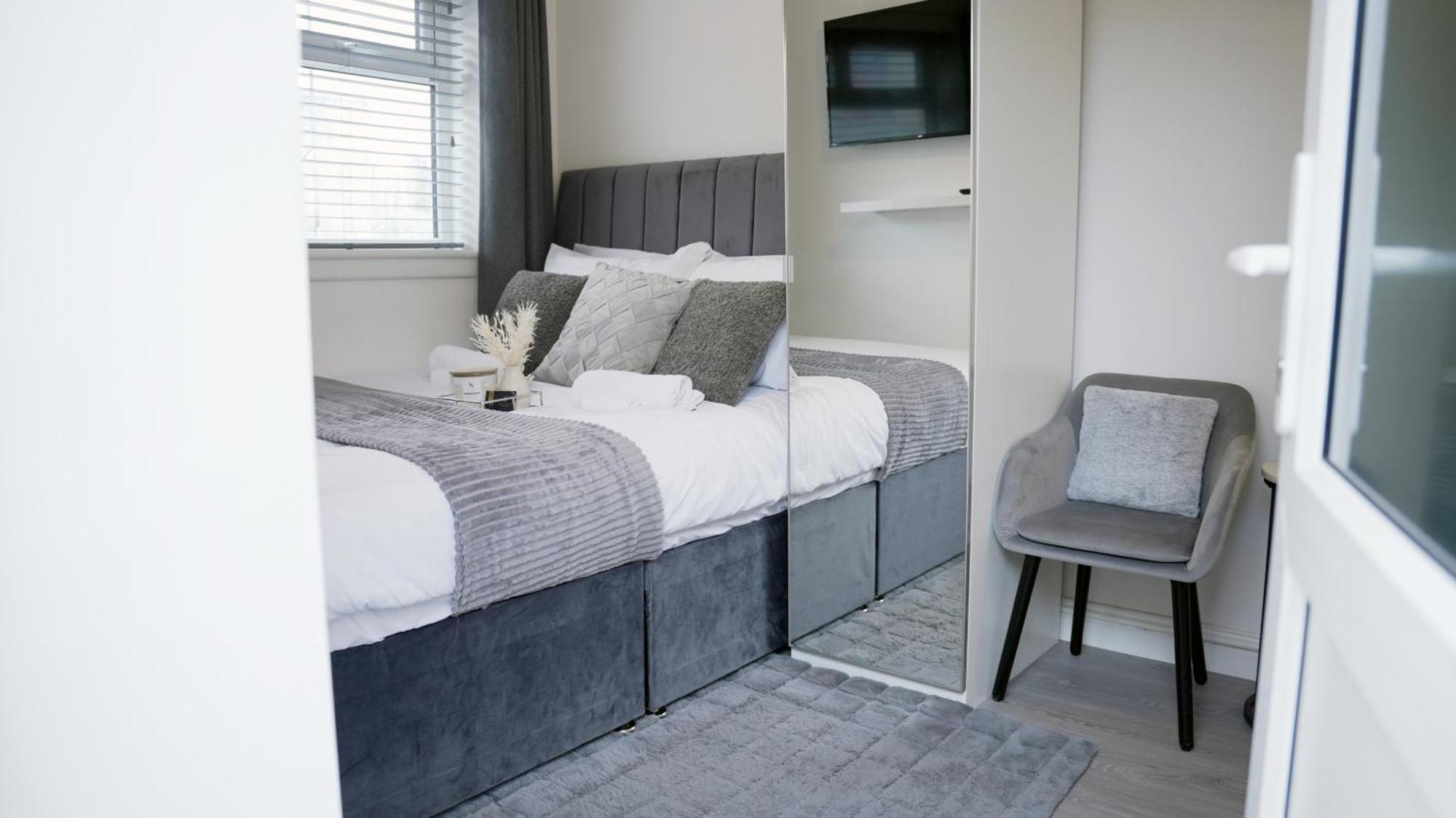 Luxury 2 Guest House, Parking With Ev , Wifi And Netflix