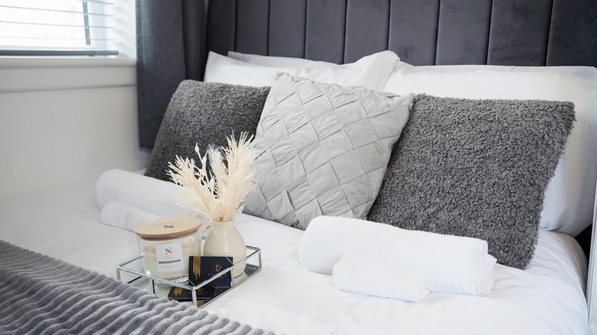 Guest house Luxury 2 Guest House, Parking With Ev , Wifi And Netflix *