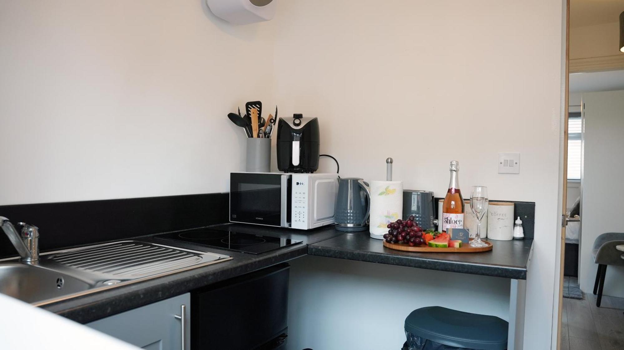 Luxury 2 Guest House, Parking With Ev , Wifi And Netflix
