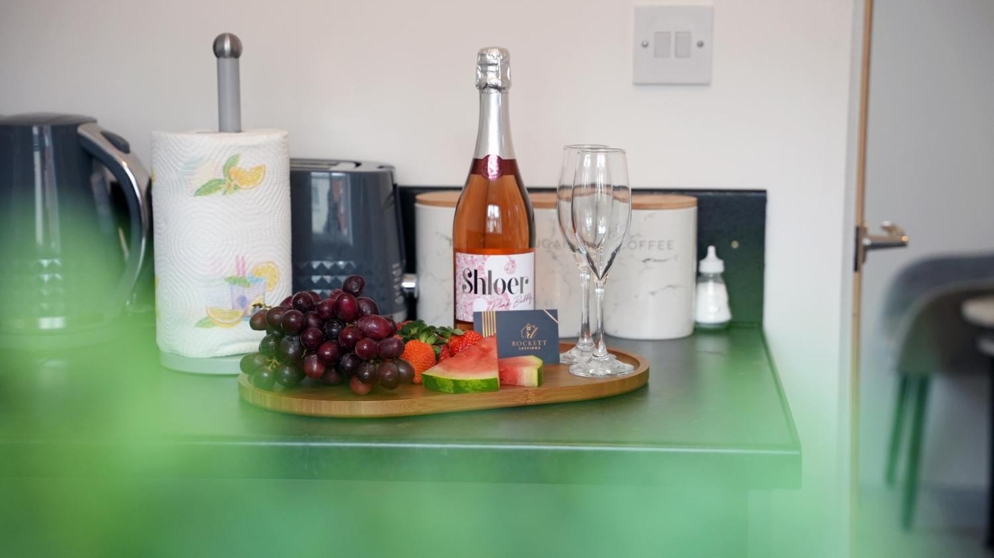 Luxury 2 Guest House, Parking With Ev , Wifi And Netflix Coventry