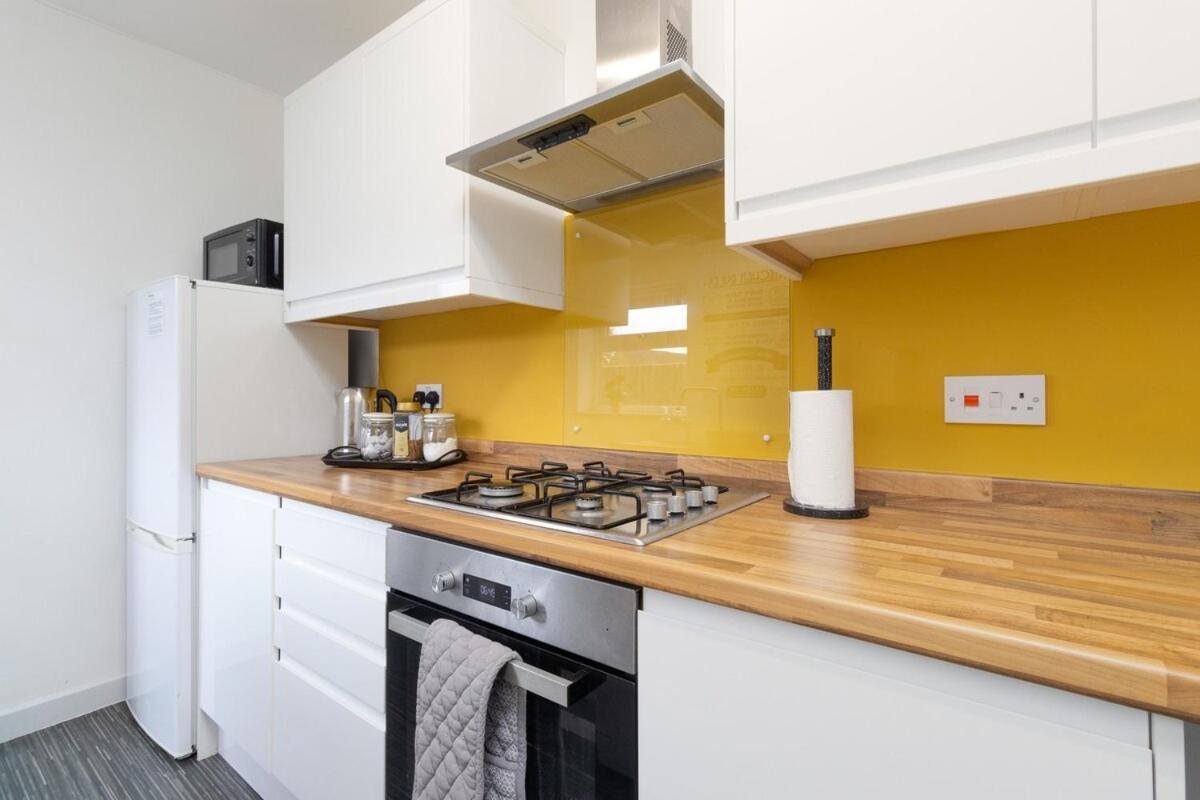 4br With Private Parking Casa de férias Coventry