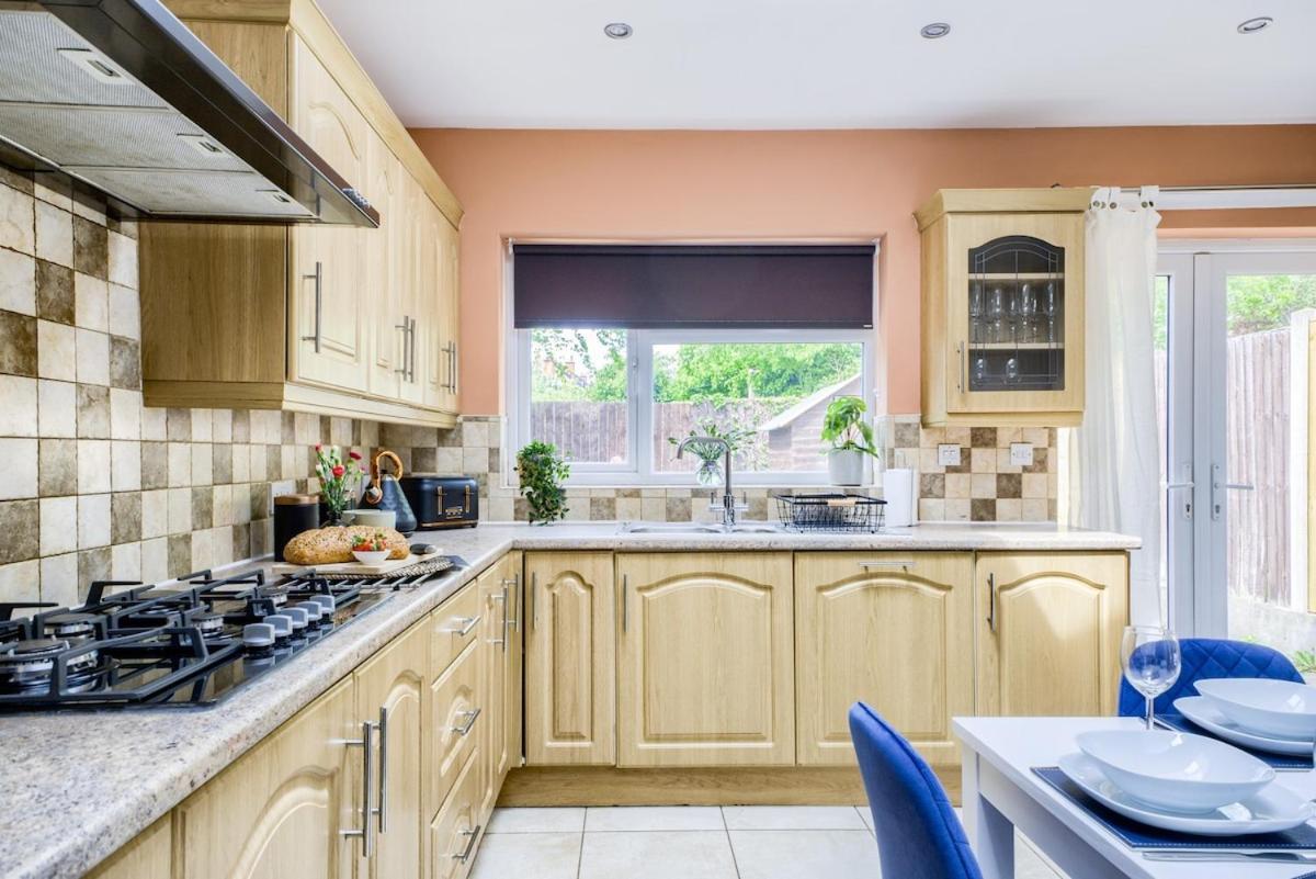 Beautiful House, Sleeps 8 *